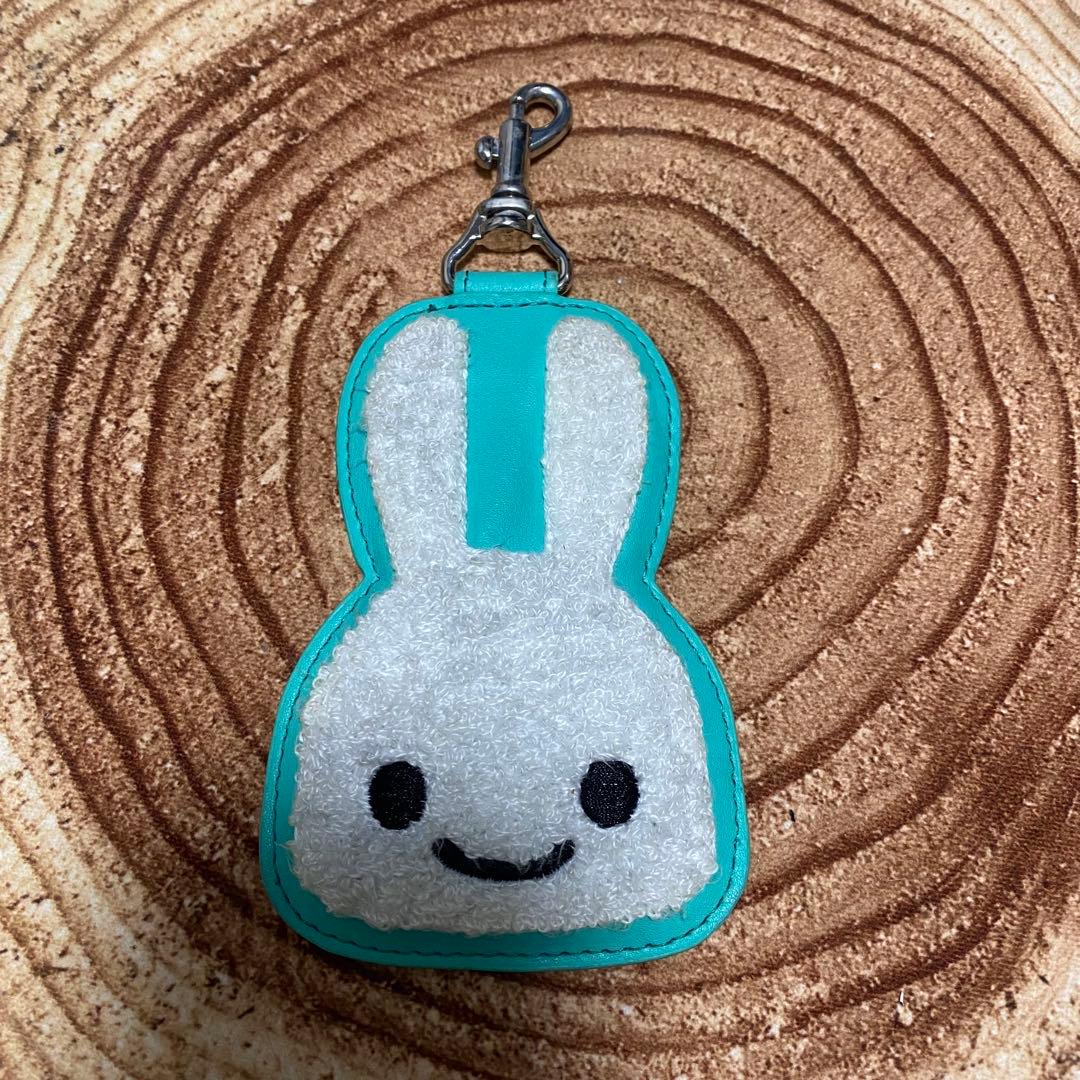 CUNE もこもこウサギストラップ＋ウォレット