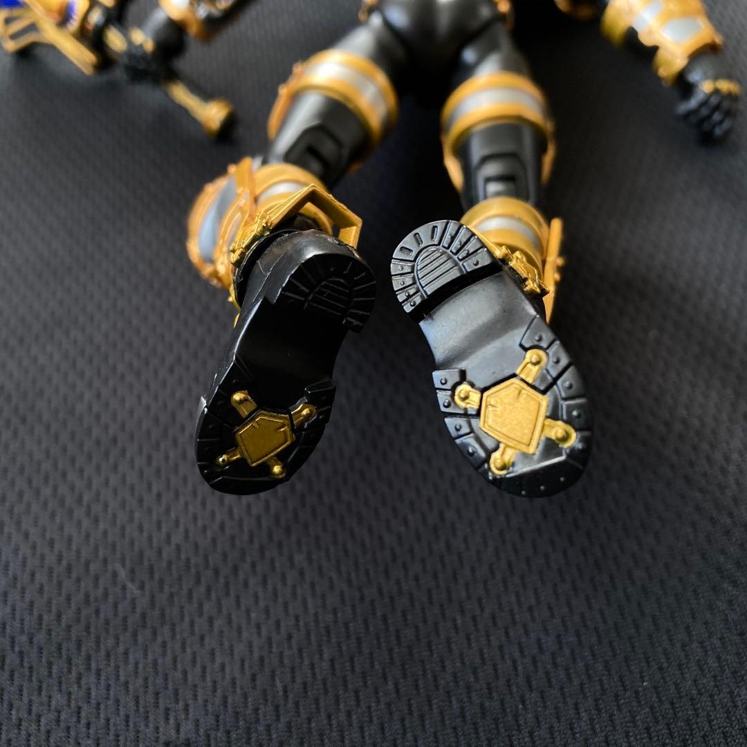 S.H.Figuarts 仮面ライダーブレイド 剣 キングフォーム フィギュア