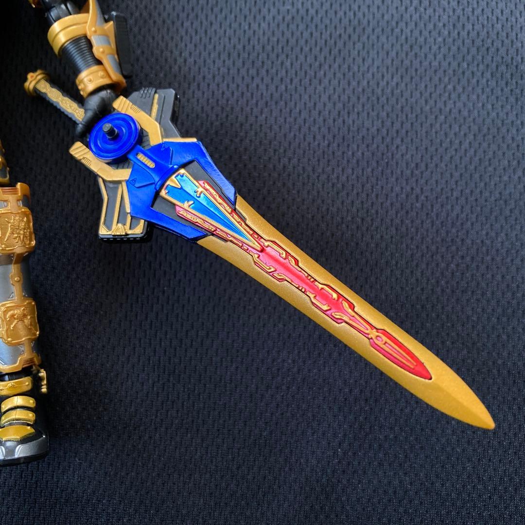 S.H.Figuarts 仮面ライダーブレイド 剣 キングフォーム フィギュア