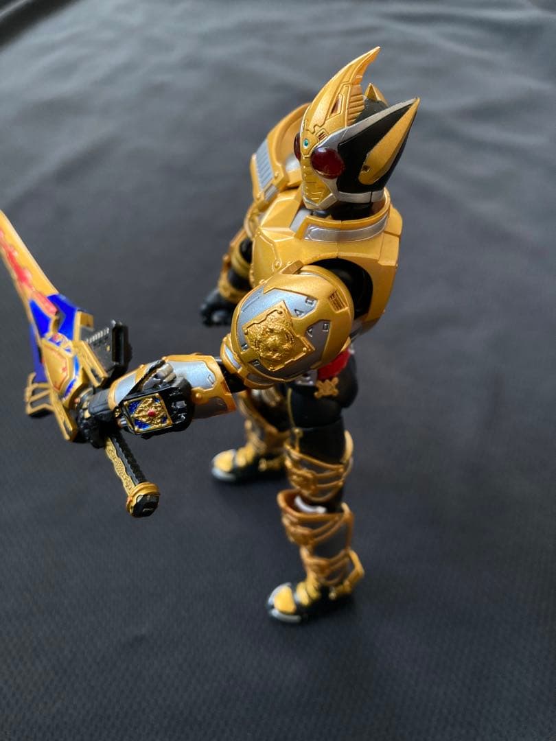 S.H.Figuarts 仮面ライダーブレイド 剣 キングフォーム フィギュア