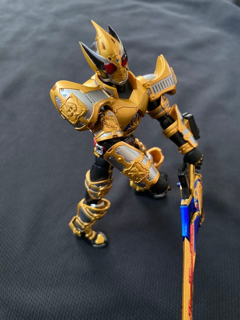 S.H.Figuarts 仮面ライダーブレイド 剣 キングフォーム フィギュア