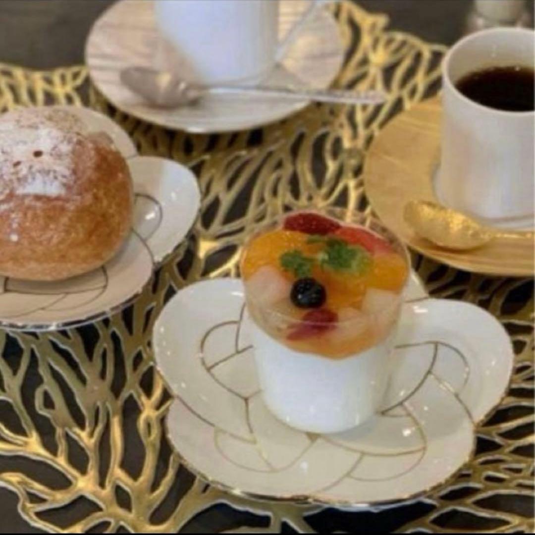 【新品】【大人気】有田焼田清窯　太白金線梅結び銘々皿　縁起物