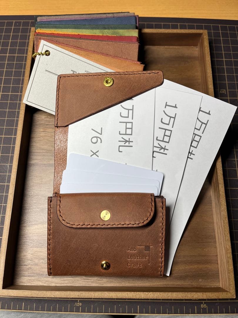 008 コンパクト二つ折り財布　Amo Leather Craft