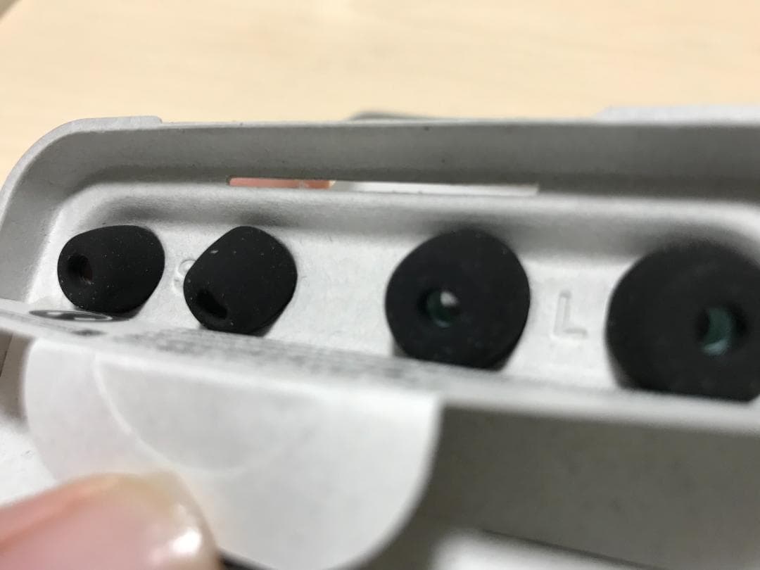 SONY WF-1000XM4　ワイヤレスイヤホン　①