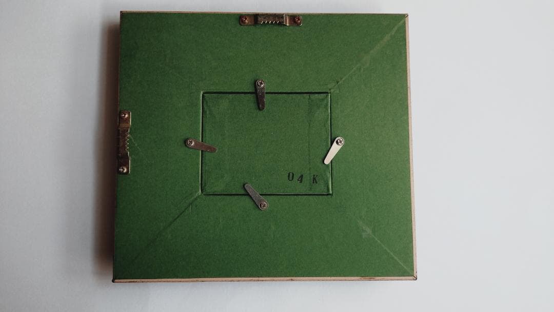 早川義孝　木製の板に描かれた満月と鳥の作品　約８ｃｍ×約６ｃｍ　額付き