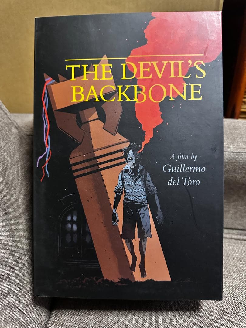 NECA デビルズ・バックボーン: サンティ 7インチ アクションフィギュア