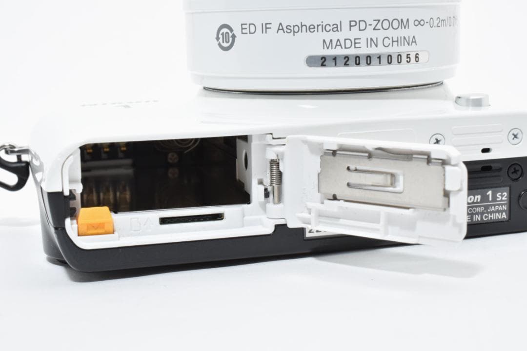 ■美品■Nikon ニコン 1 S2 ホワイト レンズキット