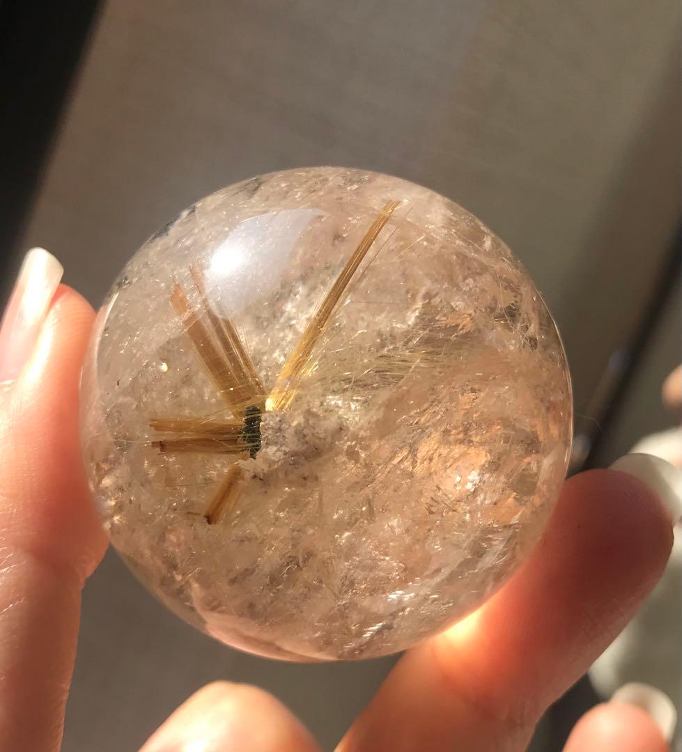 ☘️超レア❤︎虹入り❤︎黄金の輝き　ゴールドルチルクォーツ 丸玉　天然石