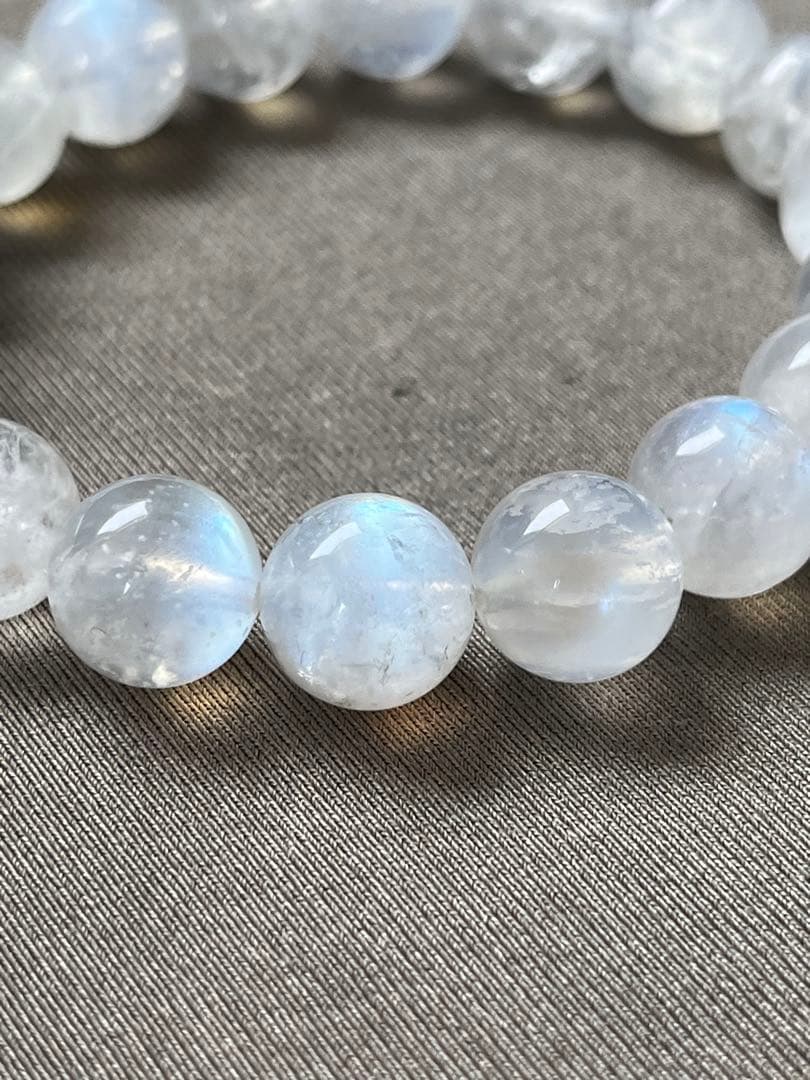 天然石ブレスレット☆高品質！ブルームーンストーン１１ｍｍ☆ブルーシラーが美しい♡