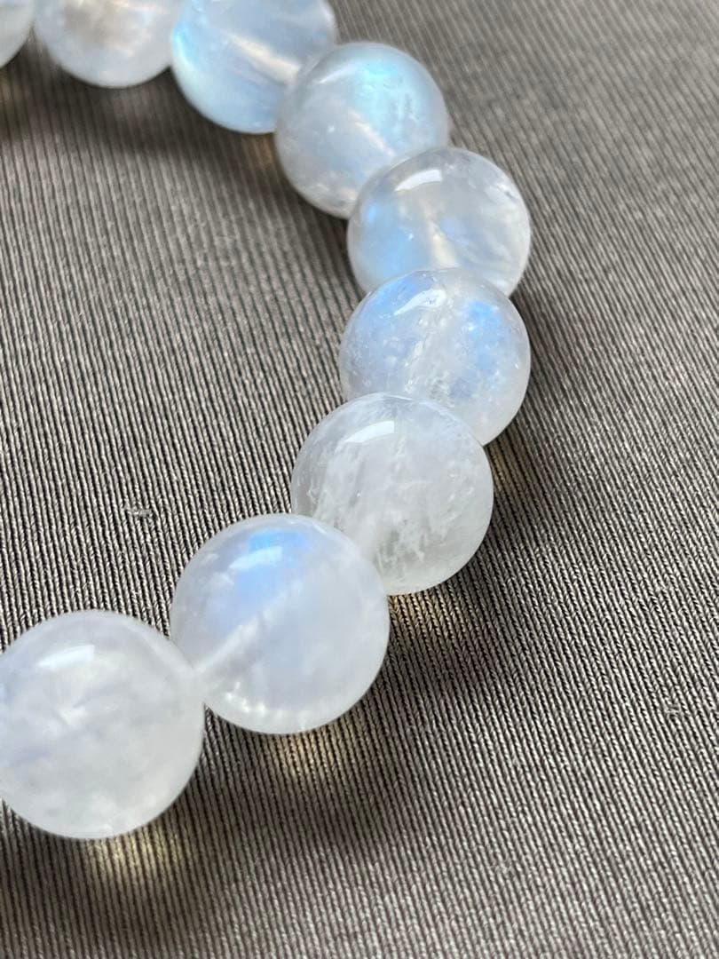 天然石ブレスレット☆高品質！ブルームーンストーン１１ｍｍ☆ブルーシラーが美しい♡