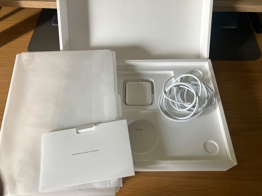 【新品同様】MacBook Air M2 8GB 256GB
