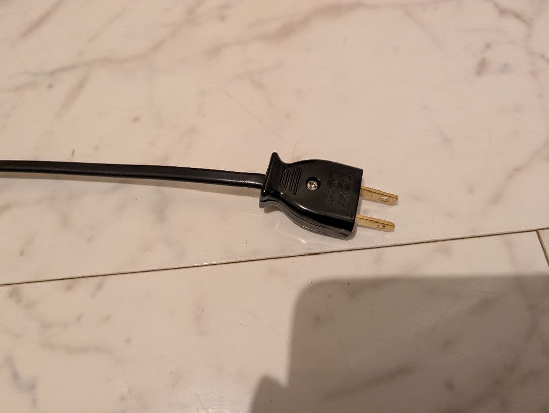 ラ*ン様 Shark CS151JAE コードレス掃除機 ドック付 動作品 美品