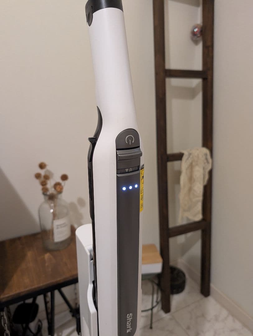 ラ*ン様 Shark CS151JAE コードレス掃除機 ドック付 動作品 美品