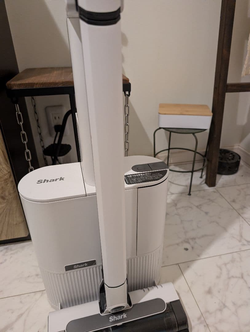 ラ*ン様 Shark CS151JAE コードレス掃除機 ドック付 動作品 美品