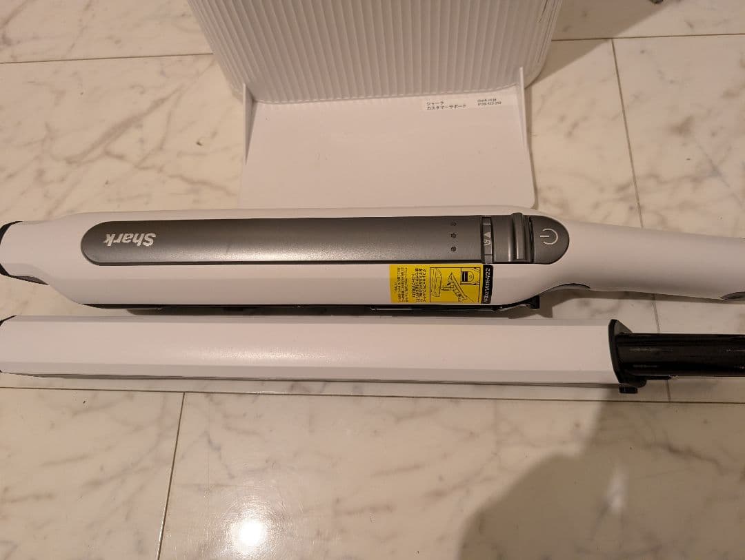 ラ*ン様 Shark CS151JAE コードレス掃除機 ドック付 動作品 美品