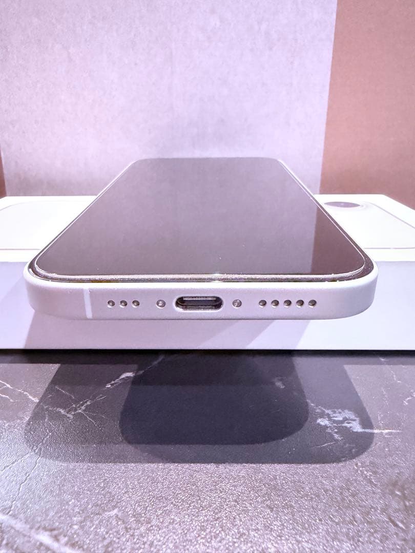 【shirleydongzw】iPhone 16 ホワイト 128GB