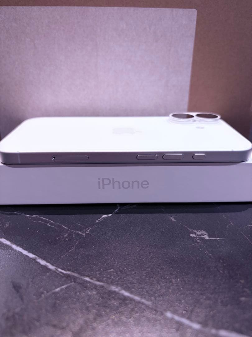 【shirleydongzw】iPhone 16 ホワイト 128GB