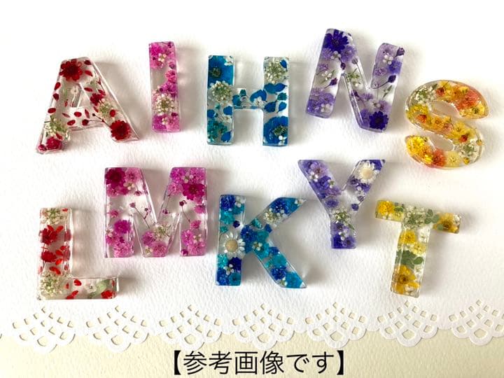 お花のイニシャルキーホルダー【K】＊パープル＊バッグチャーム＊ 押し花こまち