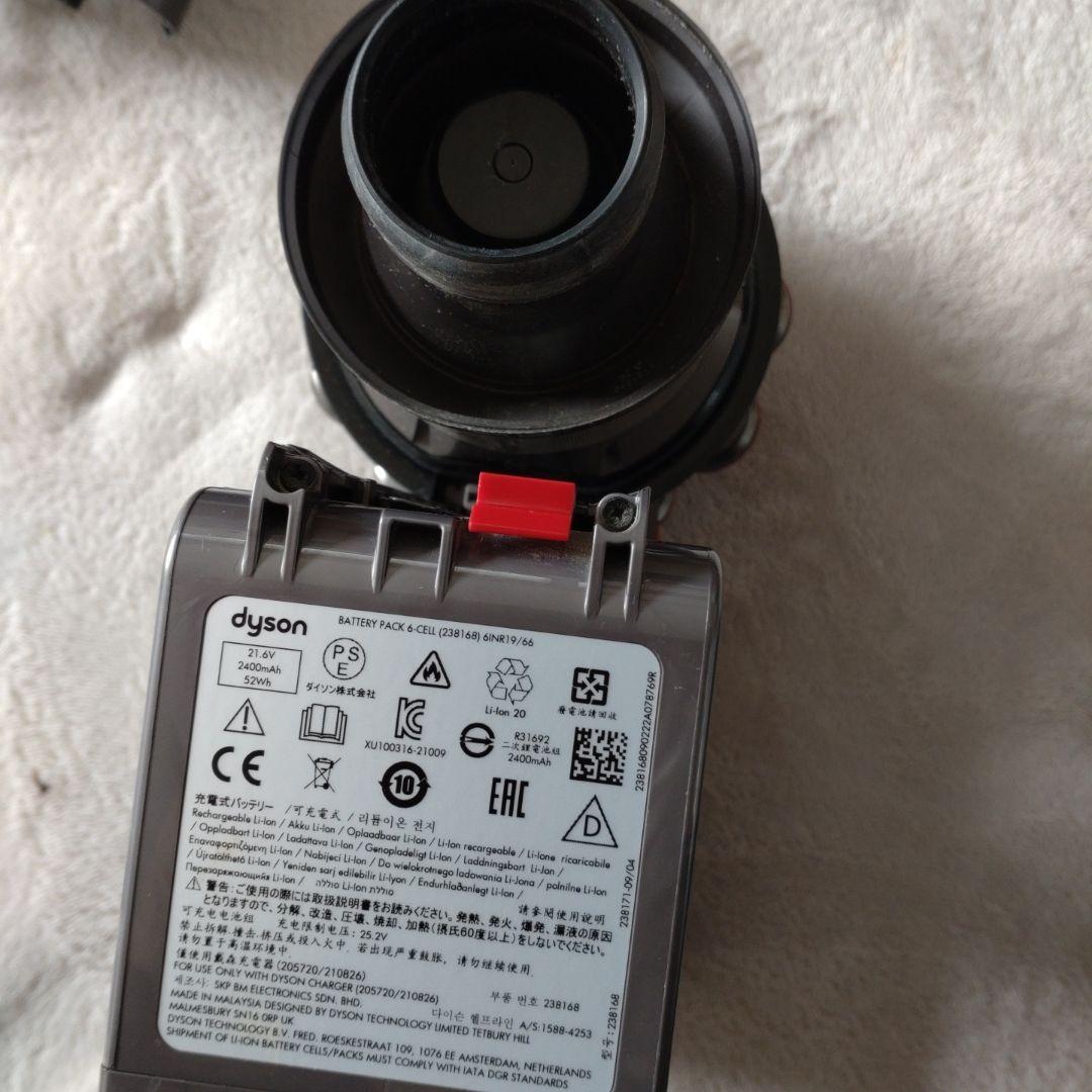 Dyson V8スリム　スティッククリーナー本体 各種アタッチメント付き