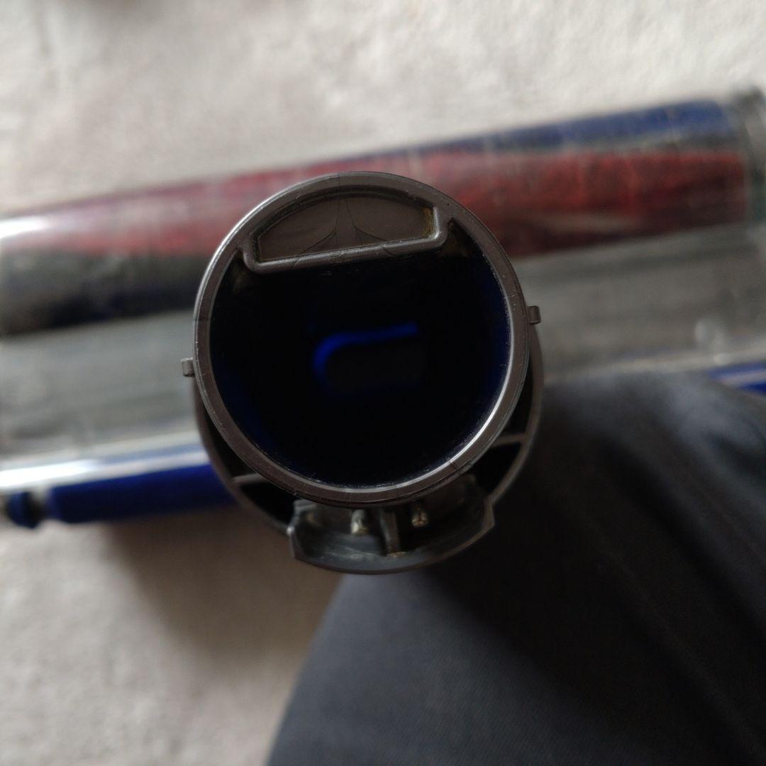 Dyson V8スリム　スティッククリーナー本体 各種アタッチメント付き