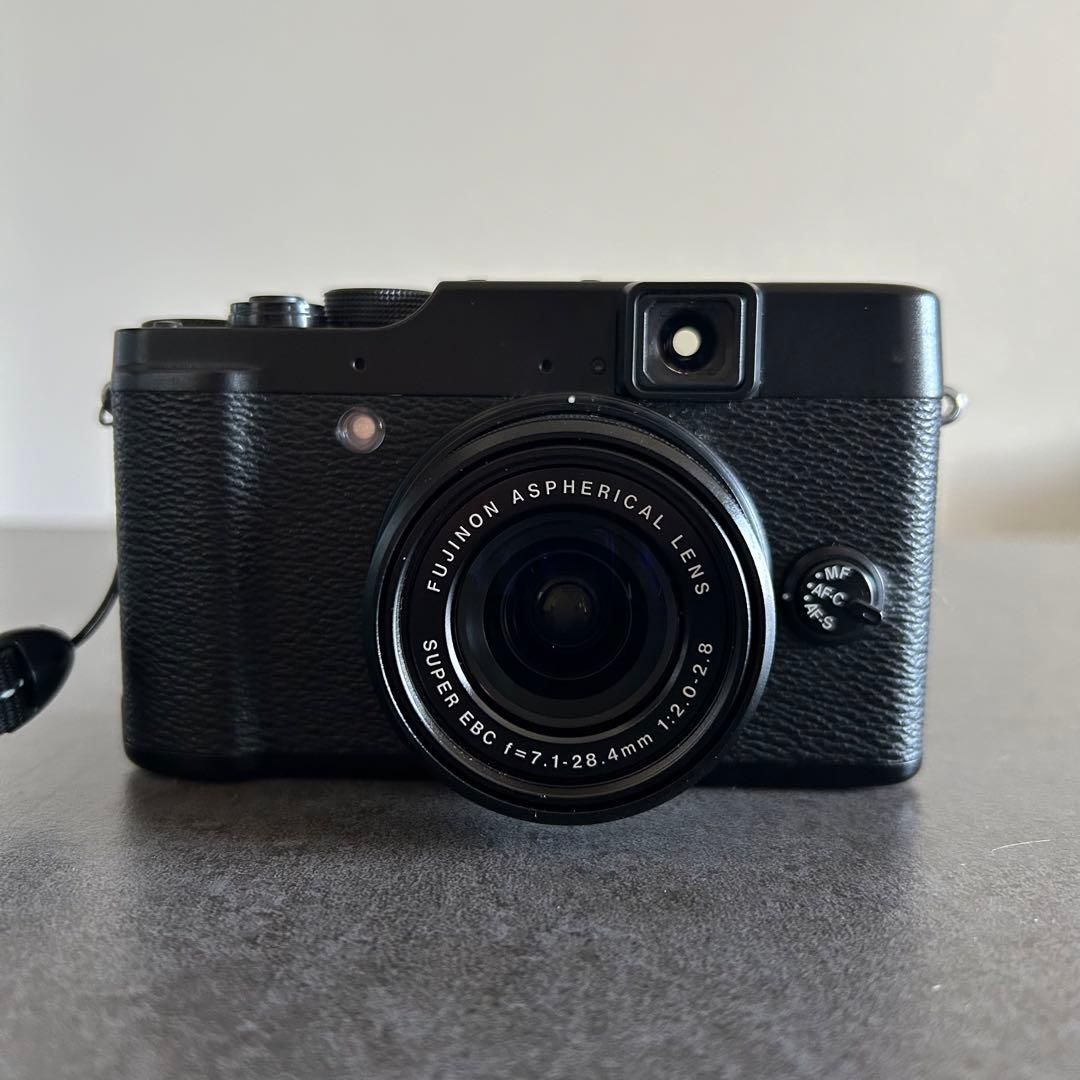 FUJIFILM　X10　デジタルカメラ