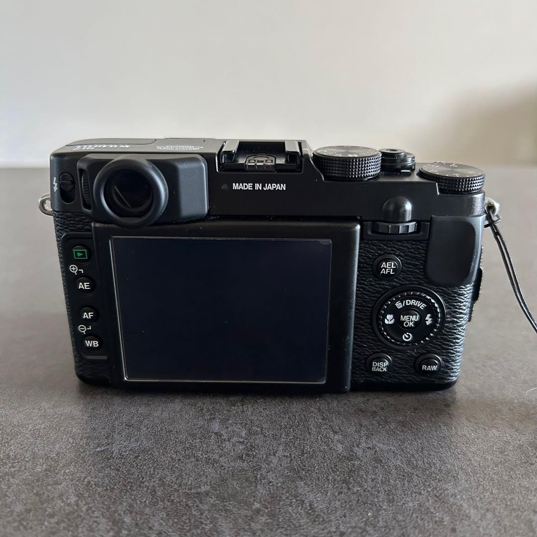 FUJIFILM　X10　デジタルカメラ