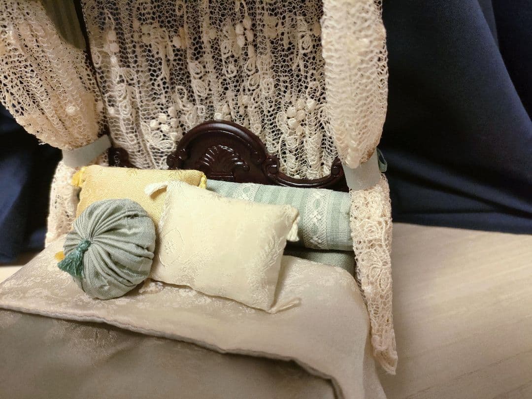 ミニチュア家具　1/12　天蓋ベッド　べスパック製家具　ドールハウス作家作品