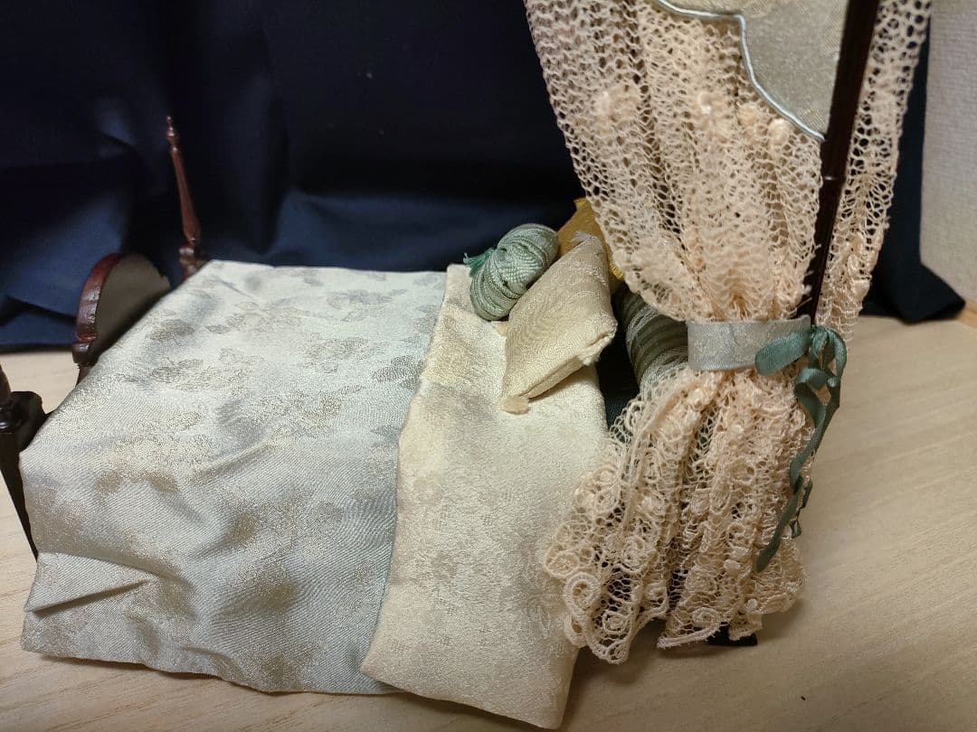 ミニチュア家具　1/12　天蓋ベッド　べスパック製家具　ドールハウス作家作品