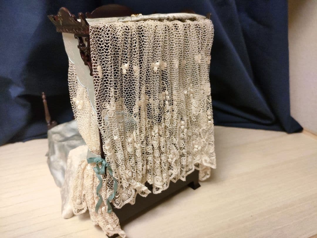 ミニチュア家具　1/12　天蓋ベッド　べスパック製家具　ドールハウス作家作品