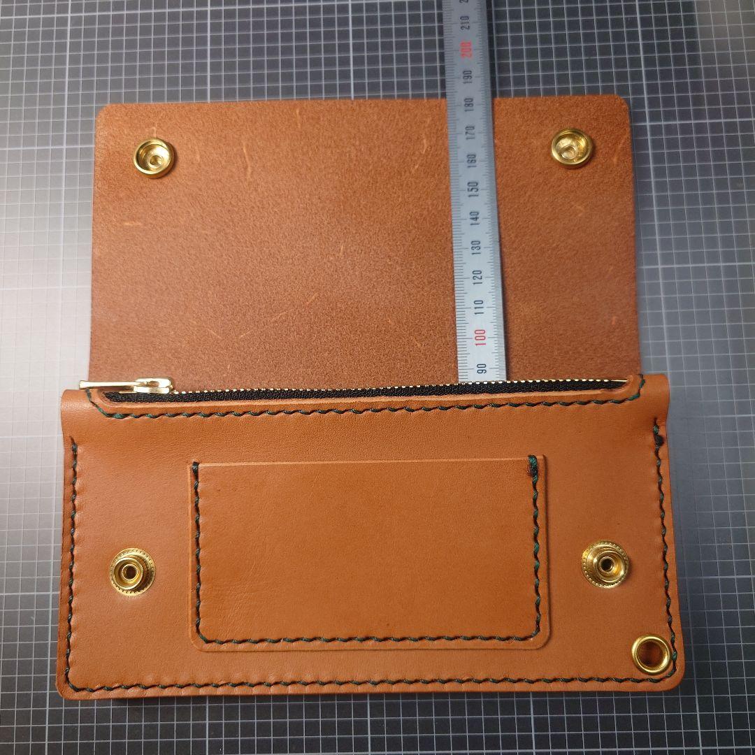 栃木レザーで作成したトラッカーウォレット　ヌメ革/緑糸