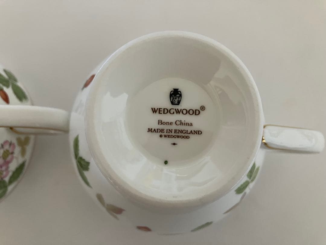 ウェッジウッド　ワイルドストロベリー　カップ&ソーサー2客セット