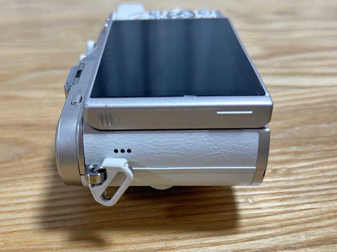 OLYMPUS PEN E-PL10 EZダブルズームキット ホワイト