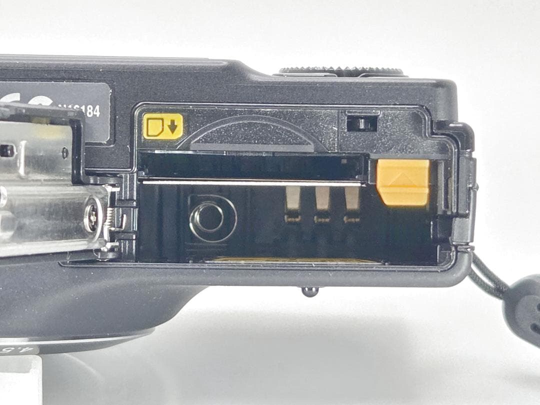 ニコン　Nikon COOLPIX S8200 ブラック《元箱&純正ケース付属》