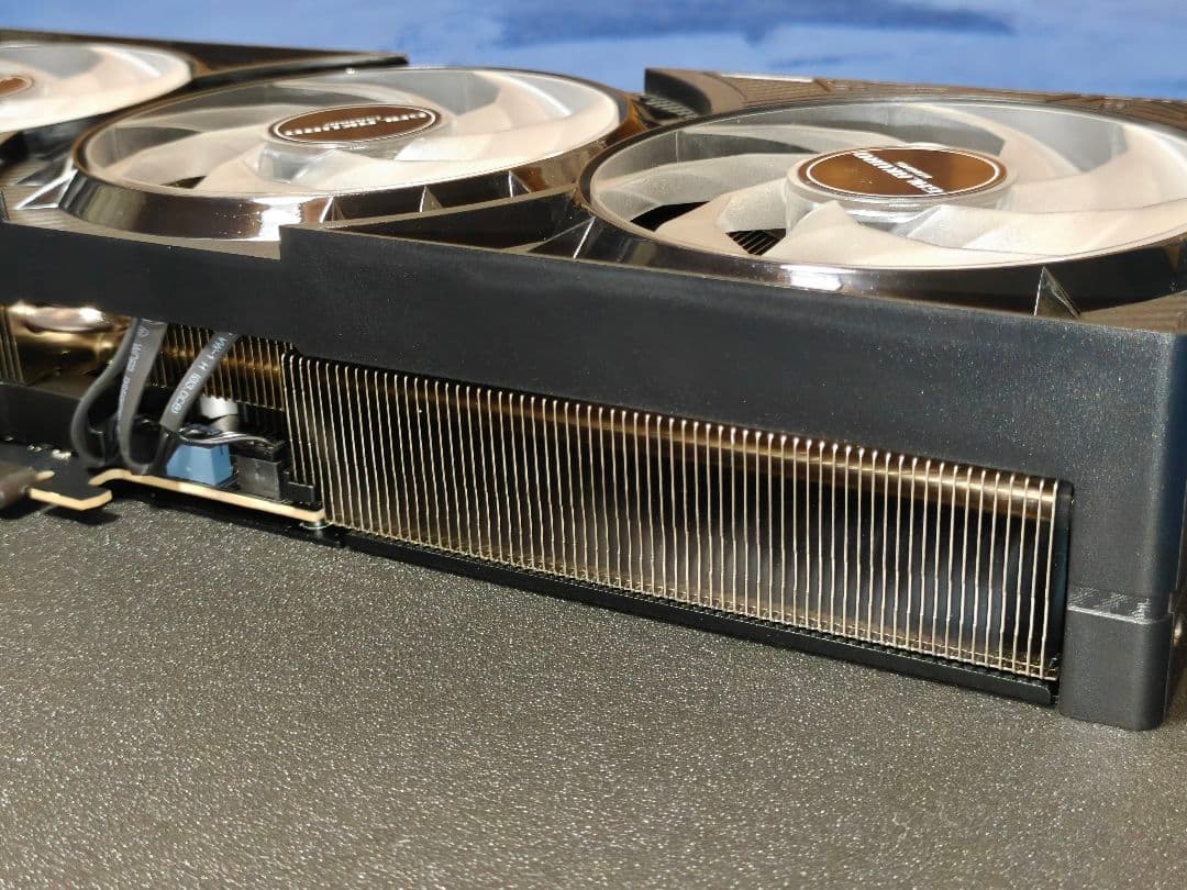 【極美品】玄人志向 GARAKURO GeForce RTX 5070Ti