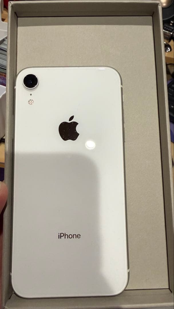 iPhone XR 128GB 白 / バッテリー最大容量84%