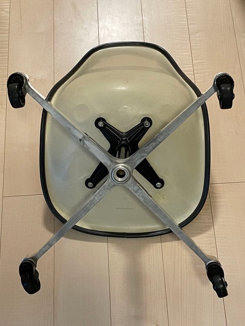 椅子 EAMES SHELL CHAIR HERMANMILLER vintage