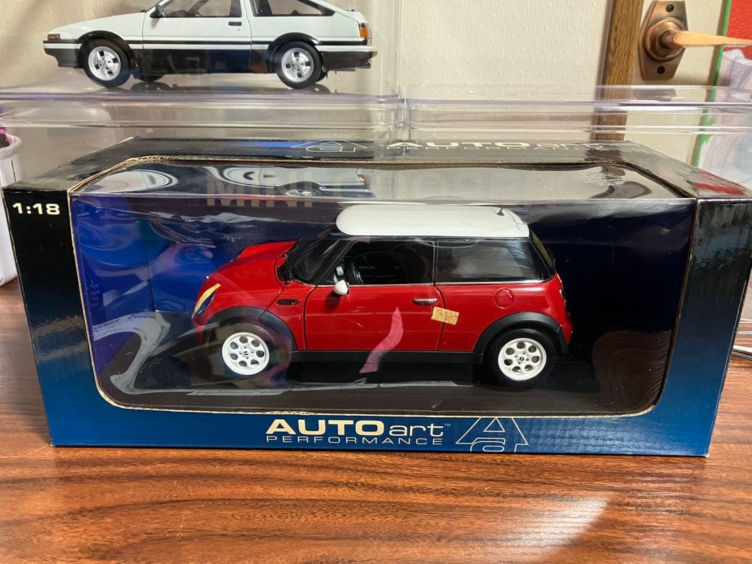 オートアート  MINI COOPER RED AUTOart 1/18
