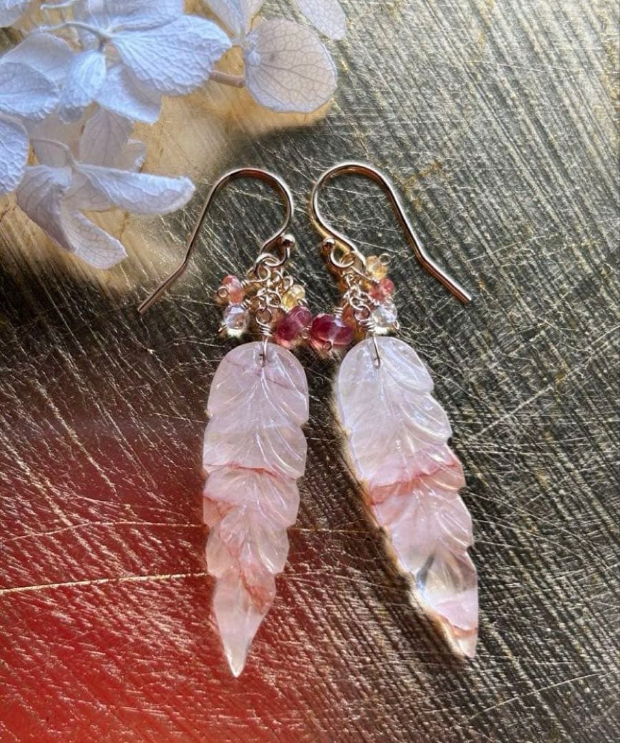 マニカラン水晶リーフカービング＆サファイアとアンデシンのピアス　14kgf