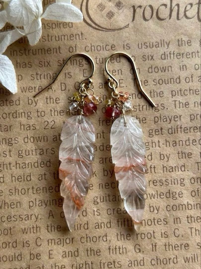 マニカラン水晶リーフカービング＆サファイアとアンデシンのピアス　14kgf