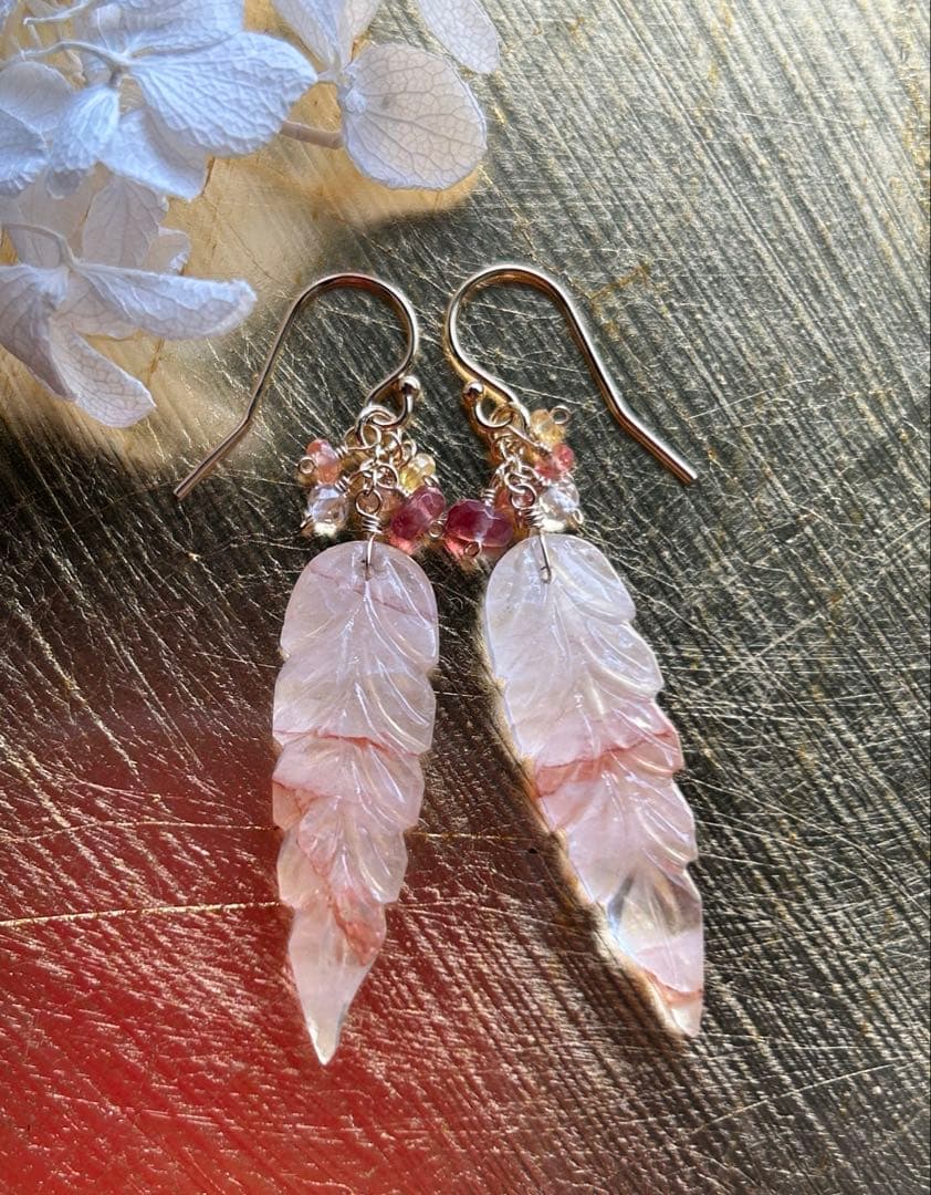 マニカラン水晶リーフカービング＆サファイアとアンデシンのピアス　14kgf