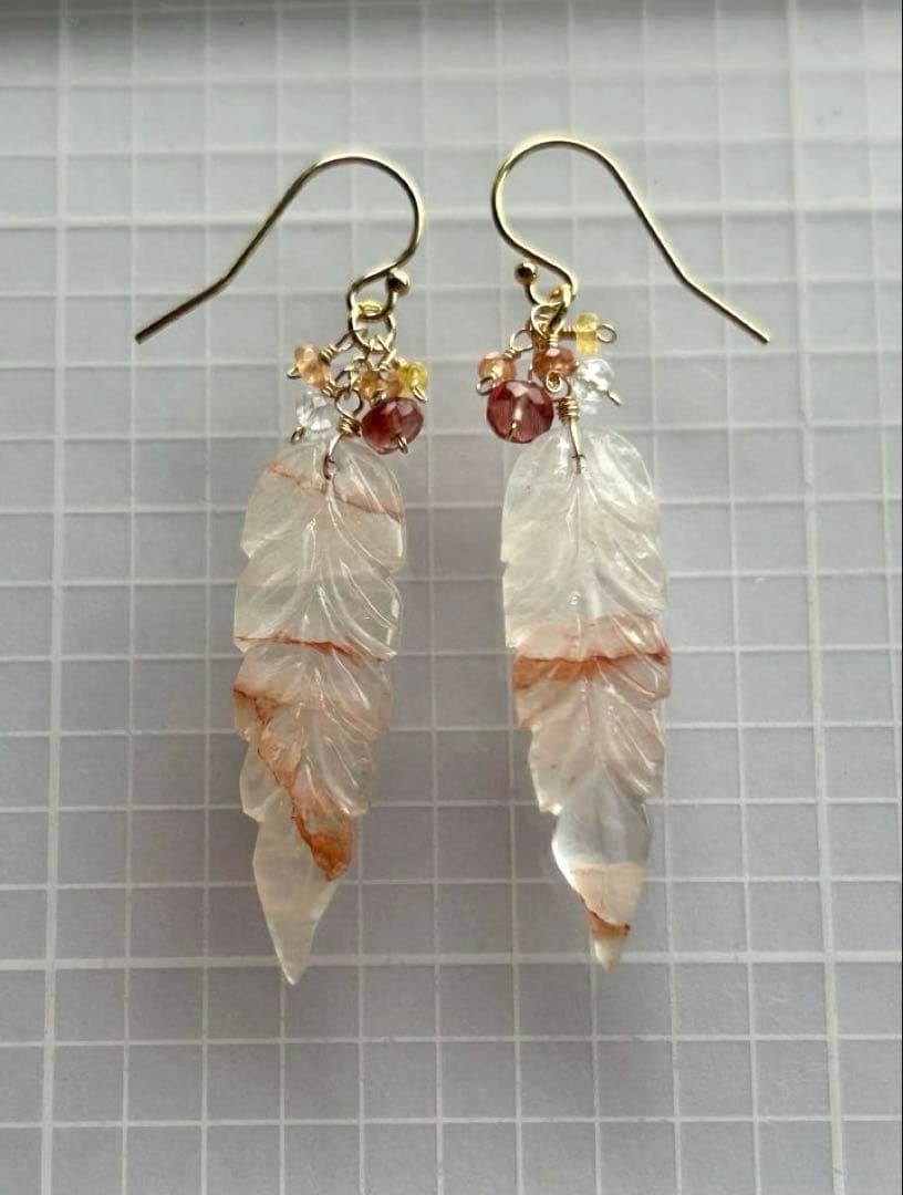 マニカラン水晶リーフカービング＆サファイアとアンデシンのピアス　14kgf