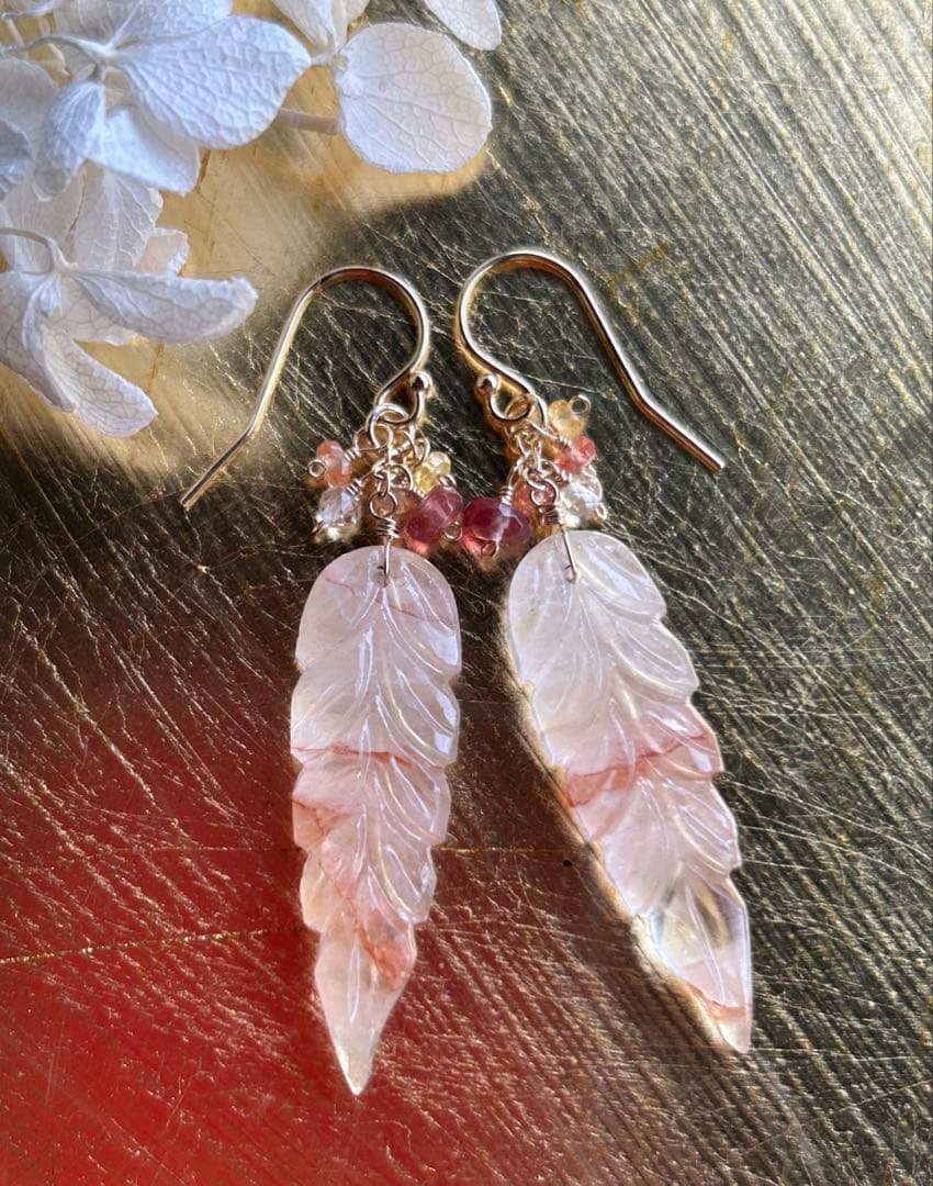 マニカラン水晶リーフカービング＆サファイアとアンデシンのピアス　14kgf