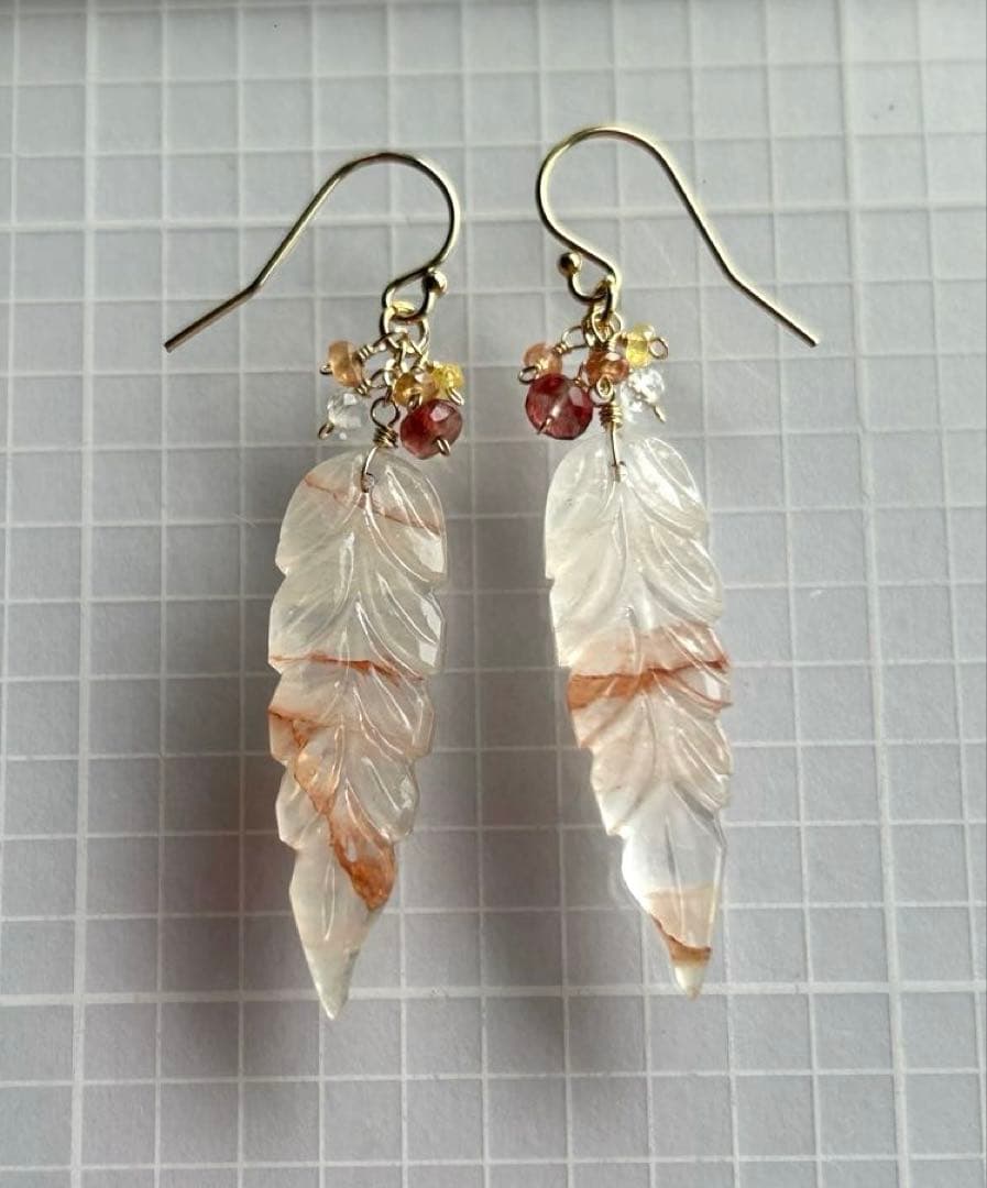 マニカラン水晶リーフカービング＆サファイアとアンデシンのピアス　14kgf