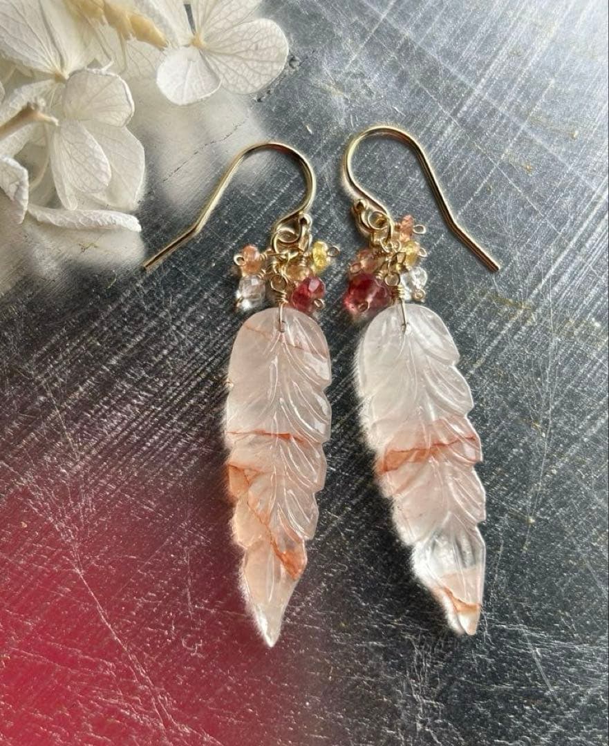 マニカラン水晶リーフカービング＆サファイアとアンデシンのピアス　14kgf