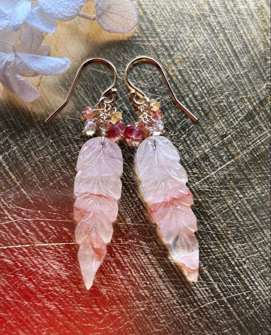 マニカラン水晶リーフカービング＆サファイアとアンデシンのピアス　14kgf