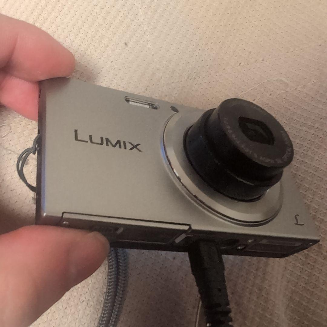 Panasonic LUMIX DMC-FH10　（シルバー）