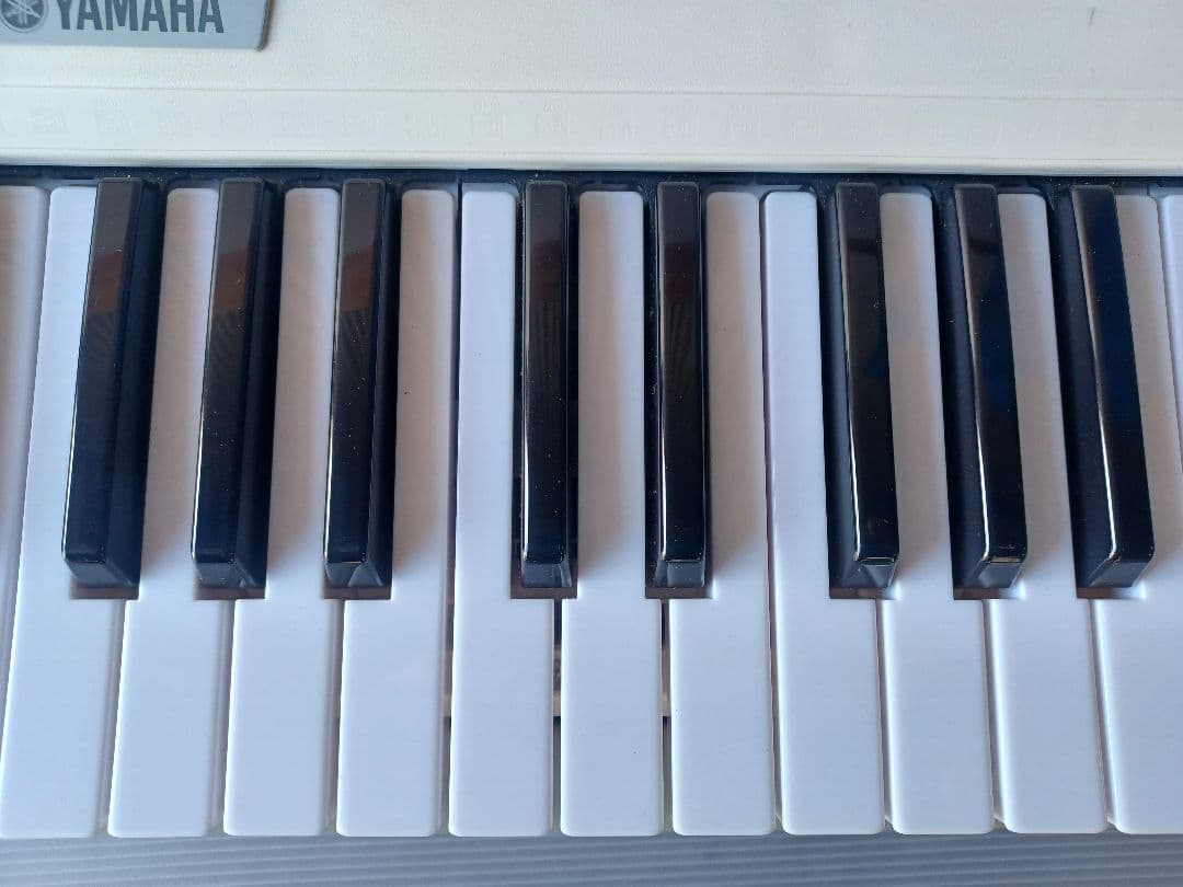 Yamaha EZ-J200 ホワイトキーボード