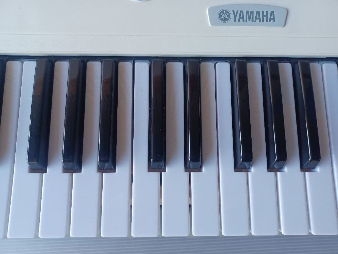 Yamaha EZ-J200 ホワイトキーボード