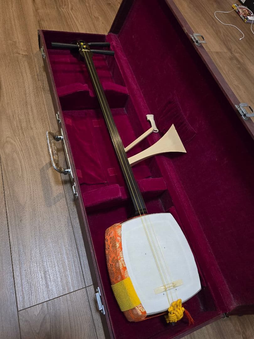 メンテナンス済み　すぐ弾けます！紅木の三味線本体　中棹約2.7センチ　東さわり