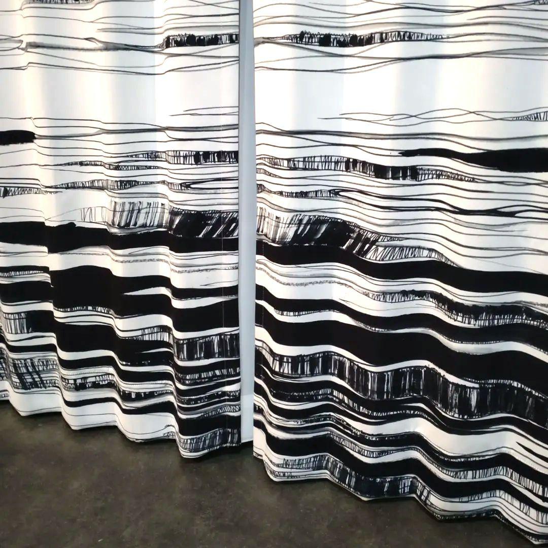 波模様ドレープカーテン